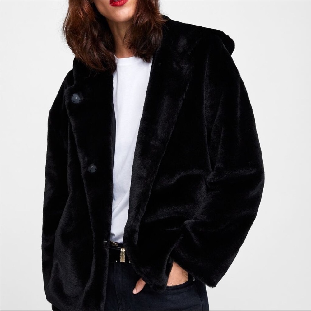 Zara hooded Faux Fur Black jacket.❤️